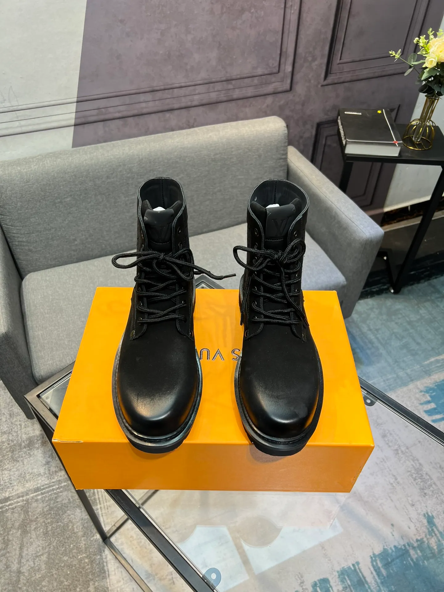 Men's shoes 💰920 L Home - the latest LV men's business casual boots, luxury and nobility are a must. They are all made of imported original first-layer cowhide, just to create a more comfortable wearing experience. ➕Top imported water-dyed full cow lining, original high wear-resistant outsole! 👏👏 Size: Male 39-44; (38 45 46 customized)